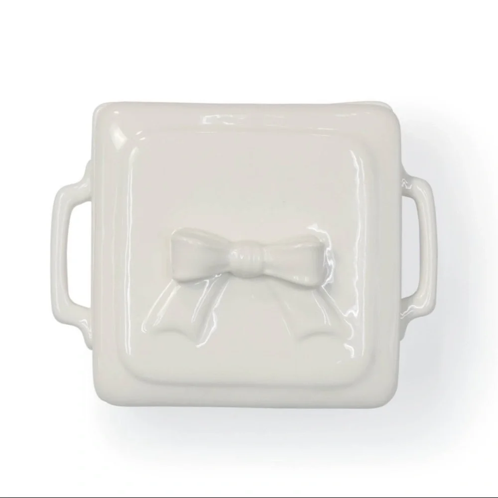 New! Target Bullseye Playground Elegant Ceramic White Bakeware w/ Bow on Lid